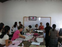 Trabajo a mujeres indígenas. Ver imagen ampliada a través de Lightbox. Puede provocar un cambio de contexto.
